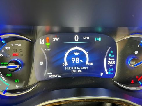 Used 2023 Chrysler Pacifica Pinnacle FWD image 35