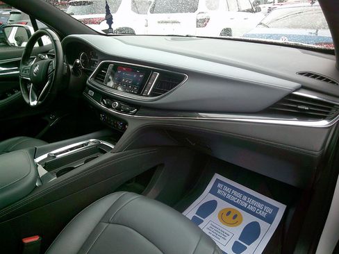 Used 2023 Buick Enclave Essence image 11