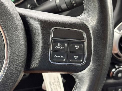 Used 2018 Jeep Wrangler Unlimited Rubicon w/ Connectivity Group image 28