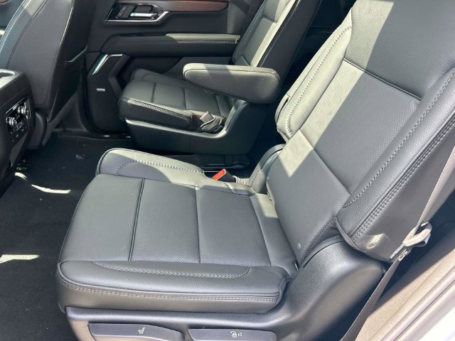 New 2026 GMC Yukon Denali w/ Denali Reserve Package AWD/4WD image 21