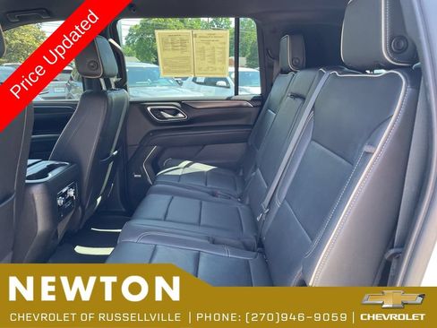 Used 2023 GMC Yukon XL SLT AWD/4WD image 35
