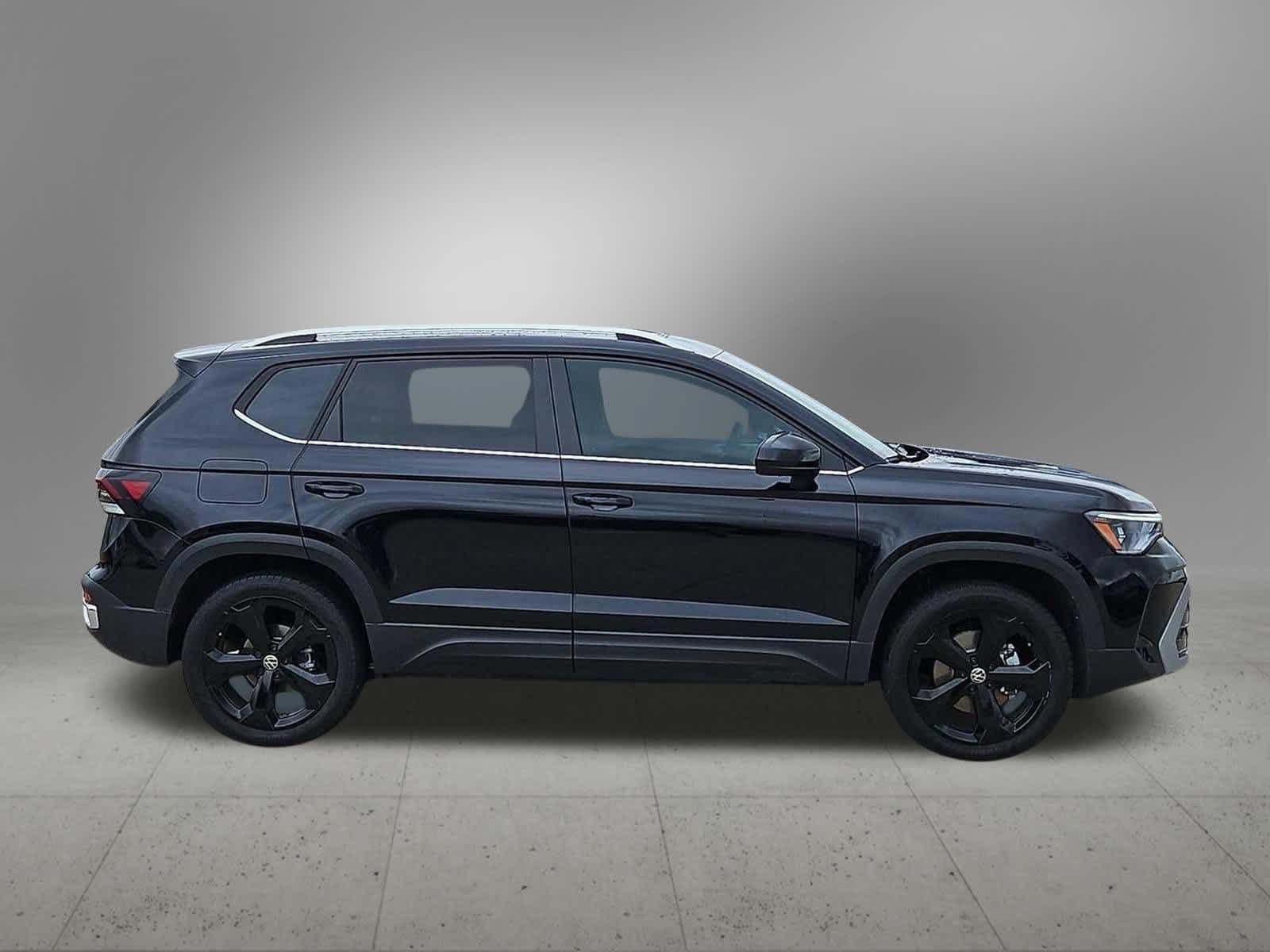 Used 2025 Volkswagen Taos SEL AWD/4WD image 7