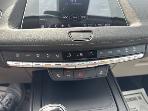 Used 2023 Cadillac XT4 Luxury w/ Cold Weather Package FWD image 16