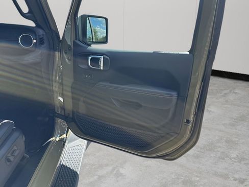 New 2025 Jeep Gladiator Sport image 13