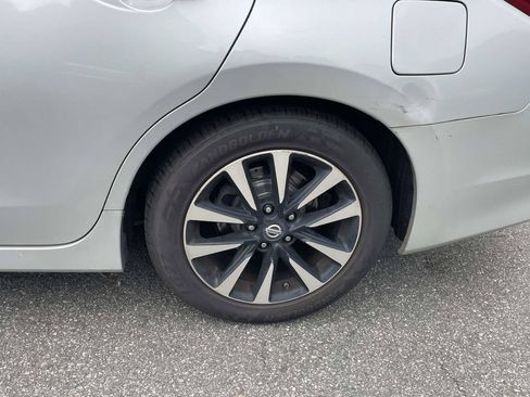 Used 2018 Nissan Altima 2.5 SV FWD image 11