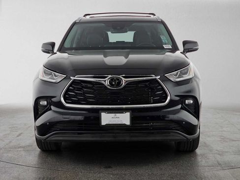 Used 2023 Toyota Highlander Limited FWD image 16