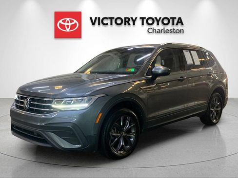 Used 2022 Volkswagen Tiguan SE AWD/4WD image 1