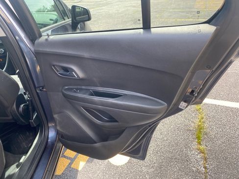 Used 2019 Chevrolet Trax LS w/ Tint and Cruise Package image 21