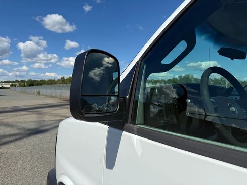 Used 2016 Chevrolet Express 2500 image 13