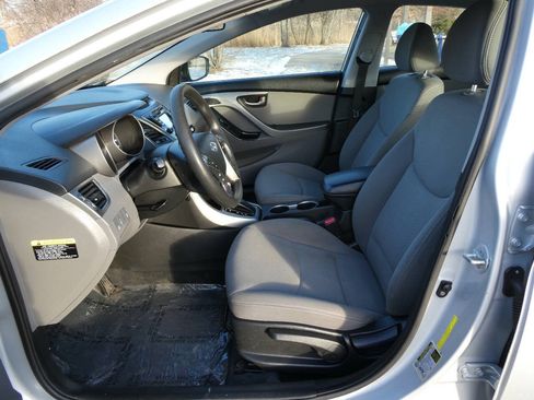 Used 2014 Hyundai Elantra SE w/ Option Group 02 FWD image 9