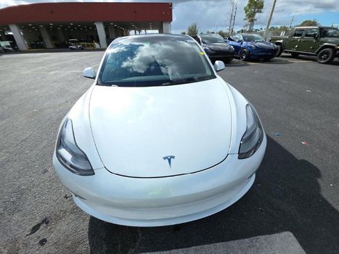 Used 2023 Tesla Model 3 Standard Range image 3