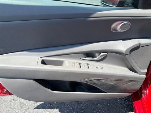 Used 2024 Hyundai Elantra SEL FWD image 9