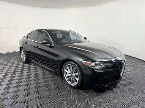 Used 2017 Alfa Romeo Giulia RWD image 6