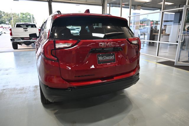 Used 2024 GMC Terrain SLE w/ Driver Convenience Package FWD image 6