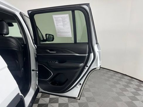 Used 2022 Jeep Grand Cherokee Limited AWD/4WD image 43