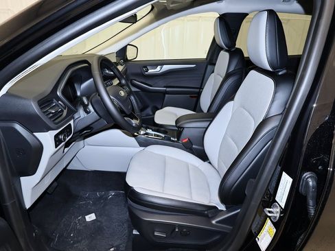 Certified 2024 Ford Escape SE image 12