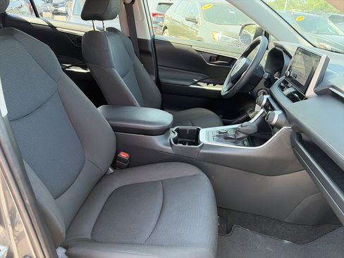 Used 2025 Toyota RAV4 LE AWD/4WD image 13