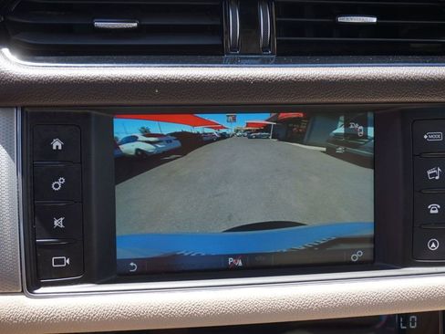 Used 2017 Jaguar XF RWD image 35
