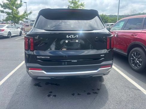 Used 2024 Kia Sorento S AWD/4WD image 7