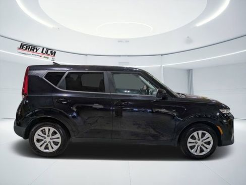 Used 2020 Kia Soul LX FWD image 2