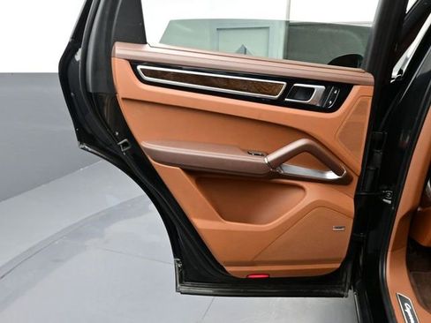 Used 2023 Porsche Cayenne Turbo image 12