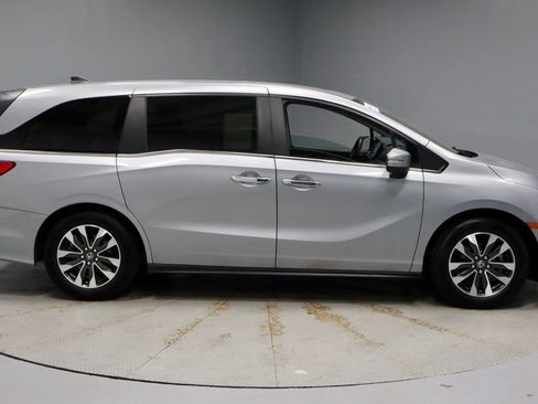 Used 2024 Honda Odyssey EX-L image 3