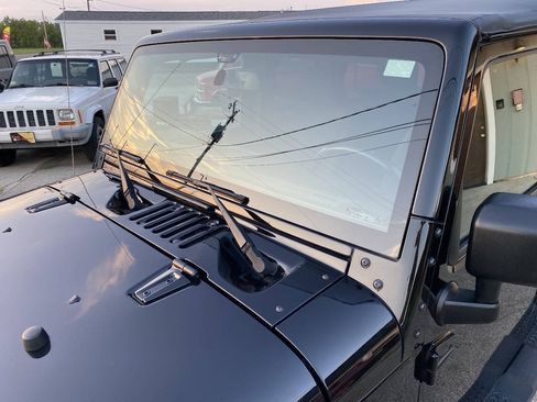 Used 2018 Jeep Wrangler Unlimited Sport S AWD/4WD image 48