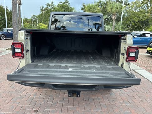 Used 2020 Jeep Gladiator Overland AWD/4WD image 31