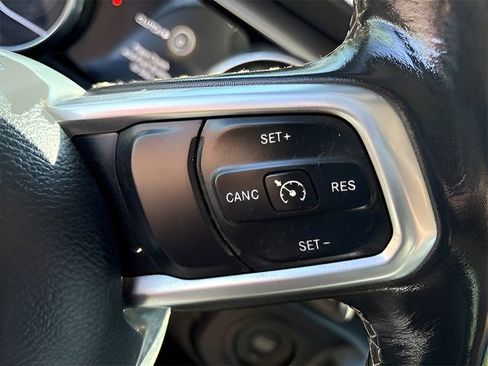 Used 2019 Jeep Wrangler Unlimited Sahara w/ Cold Weather Group AWD/4WD image 8