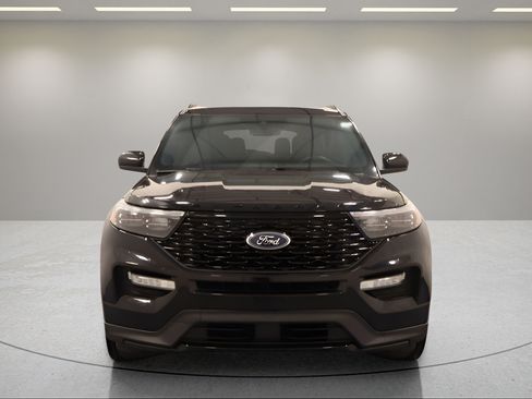 Used 2023 Ford Explorer ST-Line AWD/4WD image 3