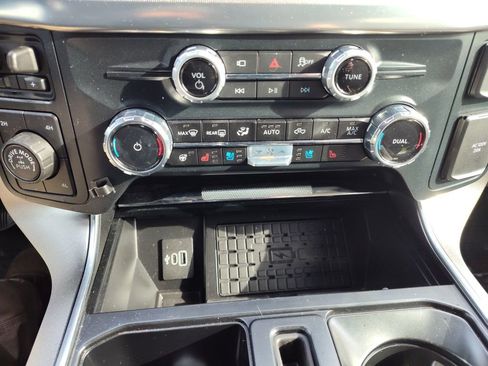 Used 2025 Ford F150 Platinum w/ Equipment Group 703A Plus image 18