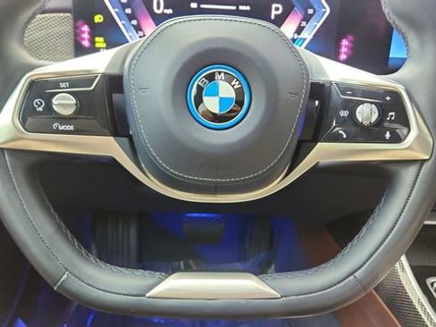 Used 2023 BMW i7 xDrive60 image 46