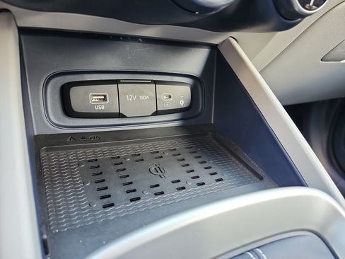 Certified 2024 Hyundai Venue Limited FWD image 31