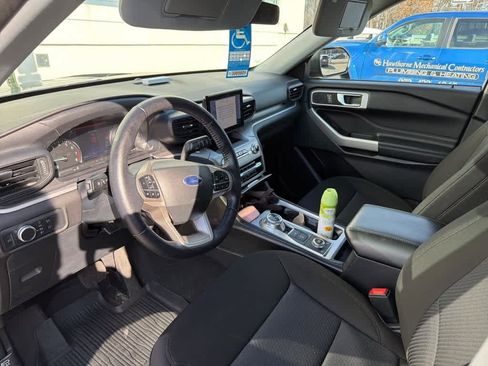 Used 2022 Ford Explorer XLT image 30