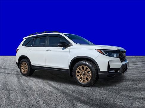Used 2022 Honda Passport TrailSport image 2
