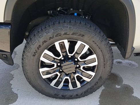 Used 2026 Chevrolet Silverado 2500 ZR2 AWD/4WD image 12