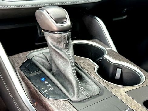 Used 2023 Toyota Highlander Limited image 16