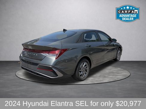 Used 2024 Hyundai Elantra SEL FWD image 5