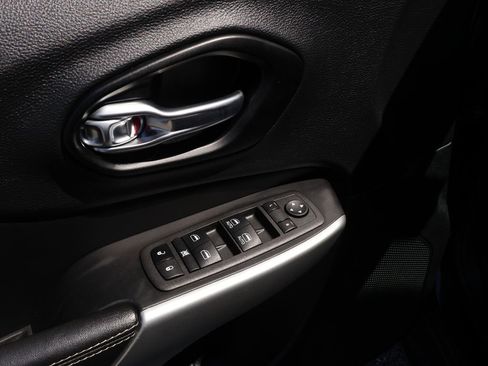 Used 2022 Jeep Cherokee Latitude w/ Sun & Sound Group AWD/4WD image 17