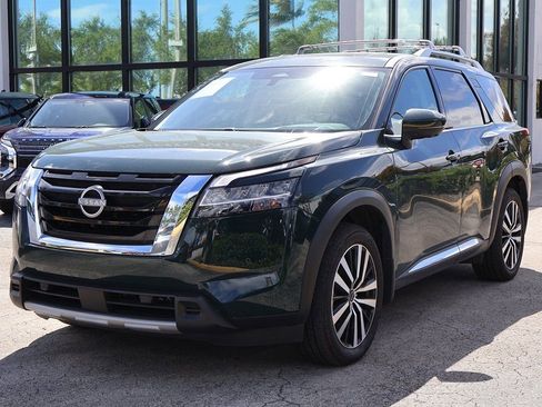 Used 2024 Nissan Pathfinder Platinum image 9