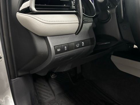 Used 2019 Toyota Camry SE image 15