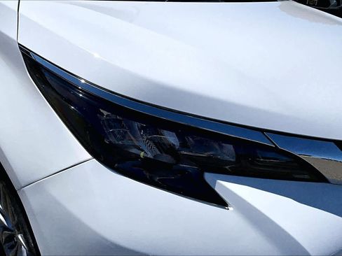 Used 2024 Toyota Sienna LE FWD image 27