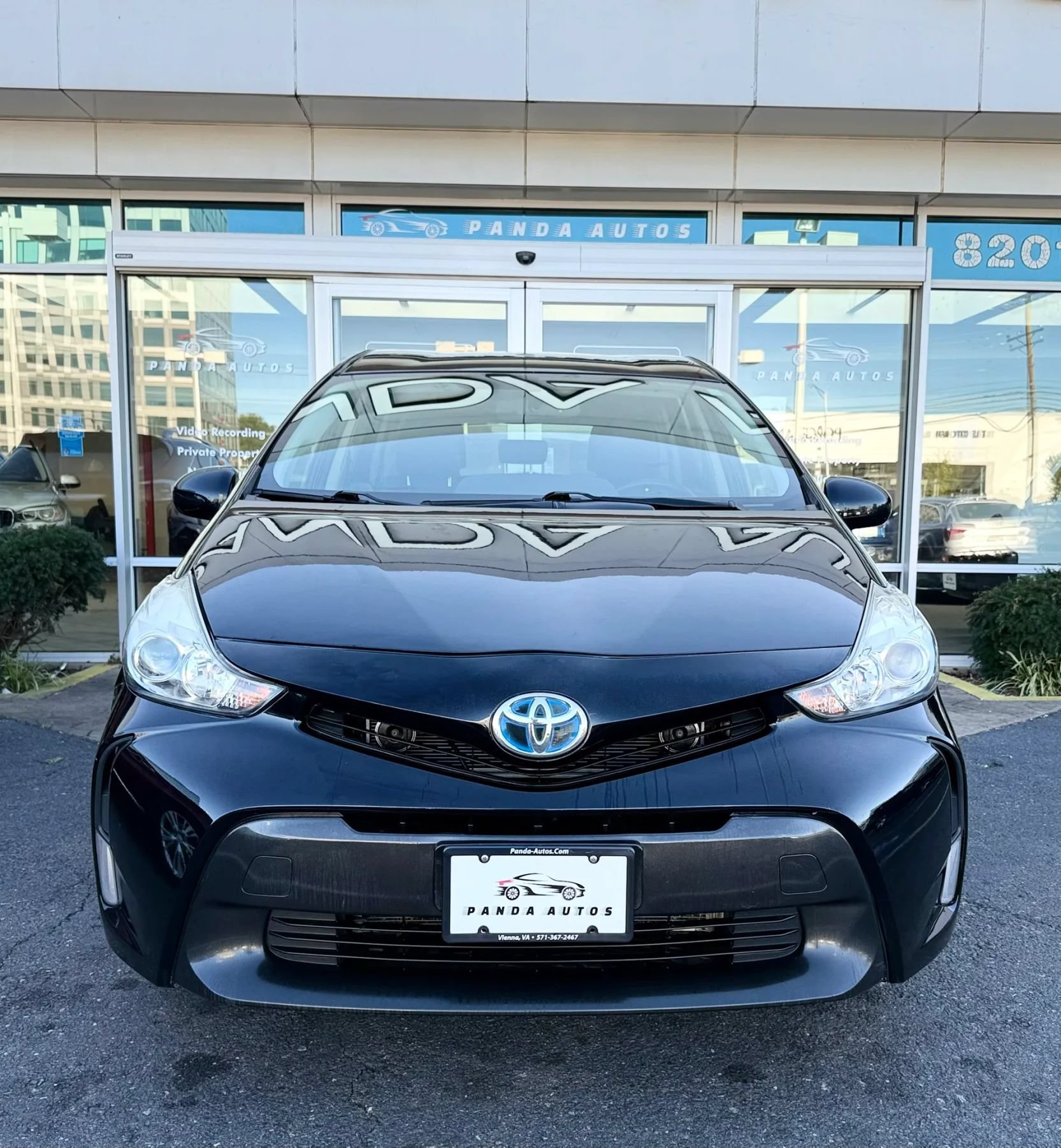 Used 2017 Toyota Prius V Four w/ Carpet Mat Package FWD image 2