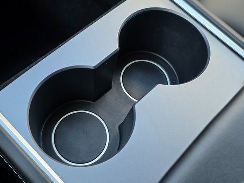 Used 2023 Tesla Model Y AWD image 31