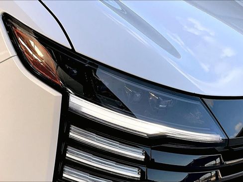 Certified 2025 Nissan Kicks SR FWD image 27