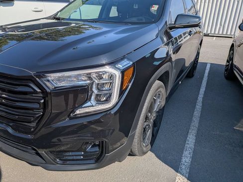 Used 2023 GMC Terrain SLT w/ Elevation Edition FWD image 2