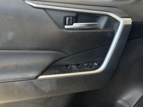 Used 2021 Toyota RAV4 XLE w/ Convenience Package FWD image 26