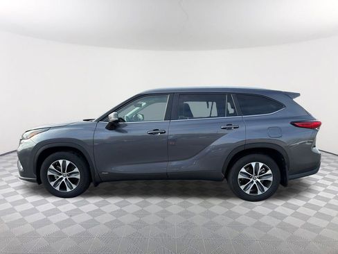Used 2023 Toyota Highlander XLE AWD/4WD image 8