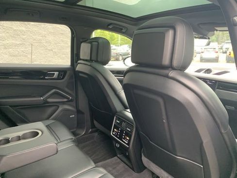 Used 2019 Porsche Cayenne S image 43