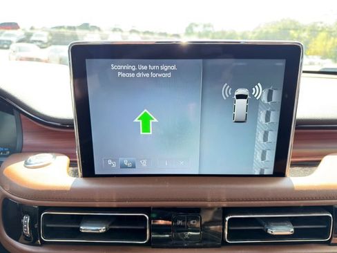 Used 2022 Lincoln Aviator Grand Touring w/ Equipment Group 301A AWD/4WD image 33